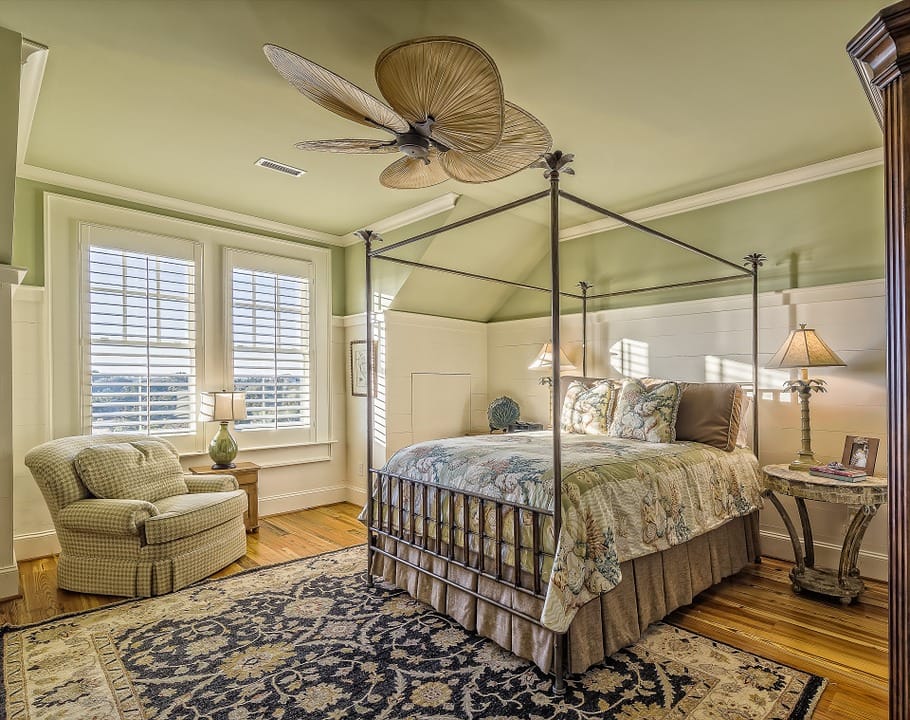 romm with window treatment
